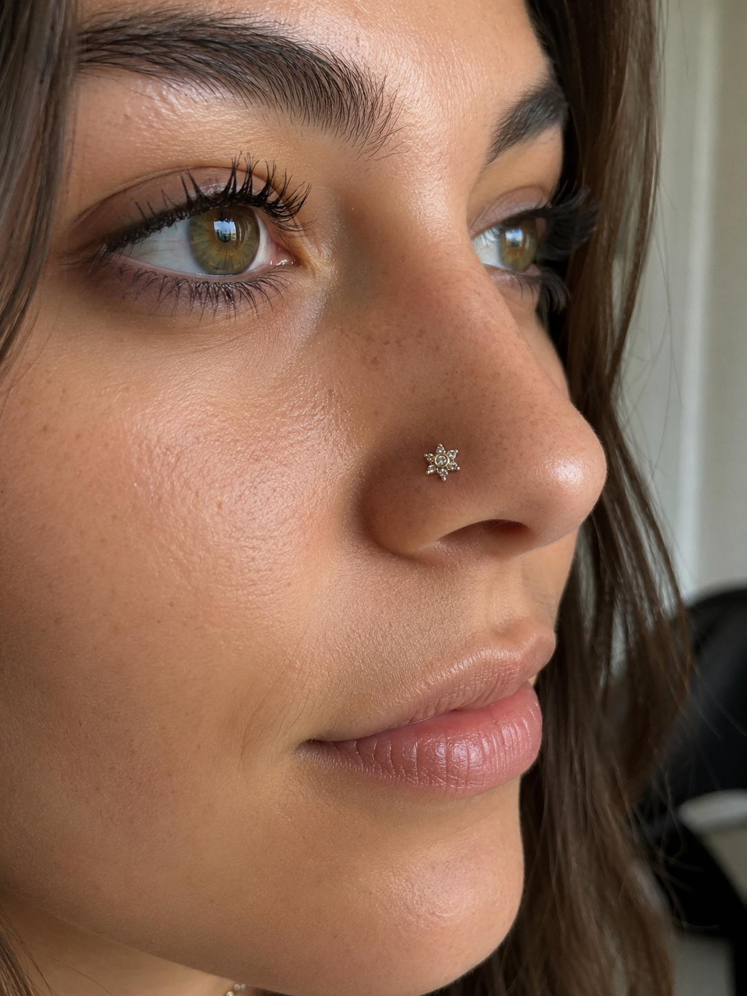 Premium Titanium Crystal Nose Stud – Sunflower Design ✨